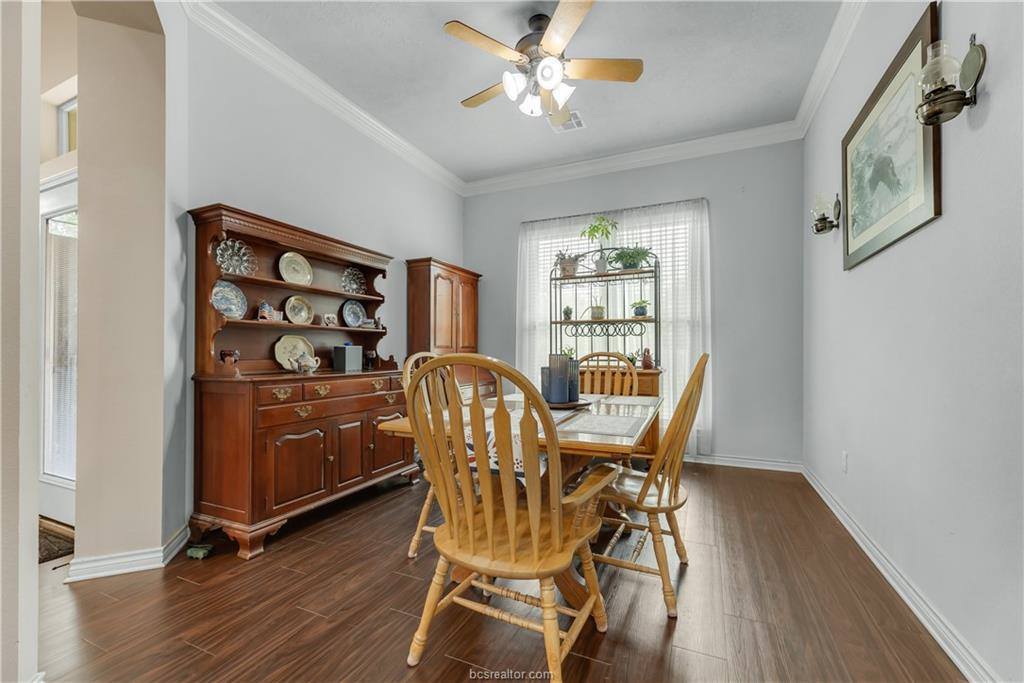 2004 Post Oak, College Station, TX 77845