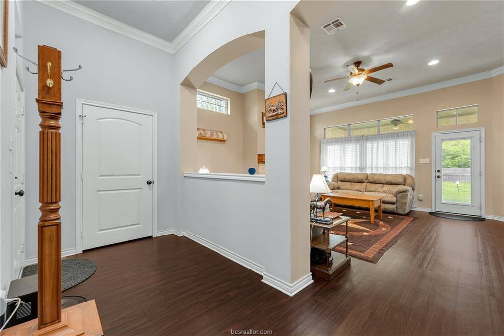 2004 Post Oak, College Station, TX 77845