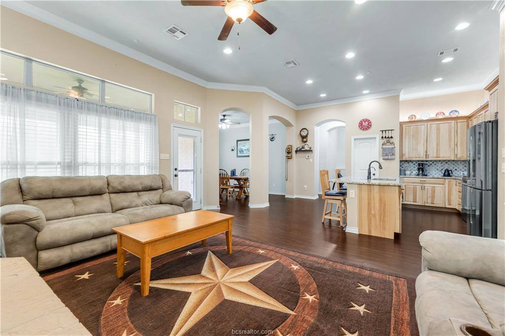 2004 Post Oak, College Station, TX 77845