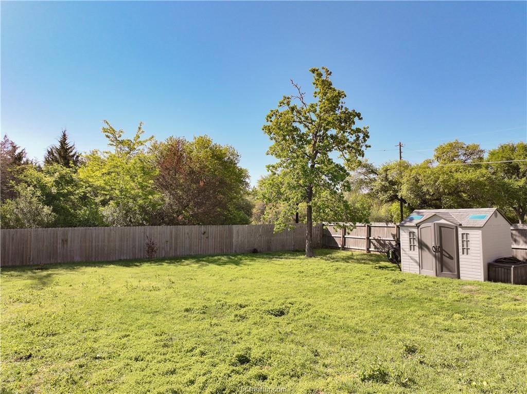 2004 Post Oak, College Station, TX 77845