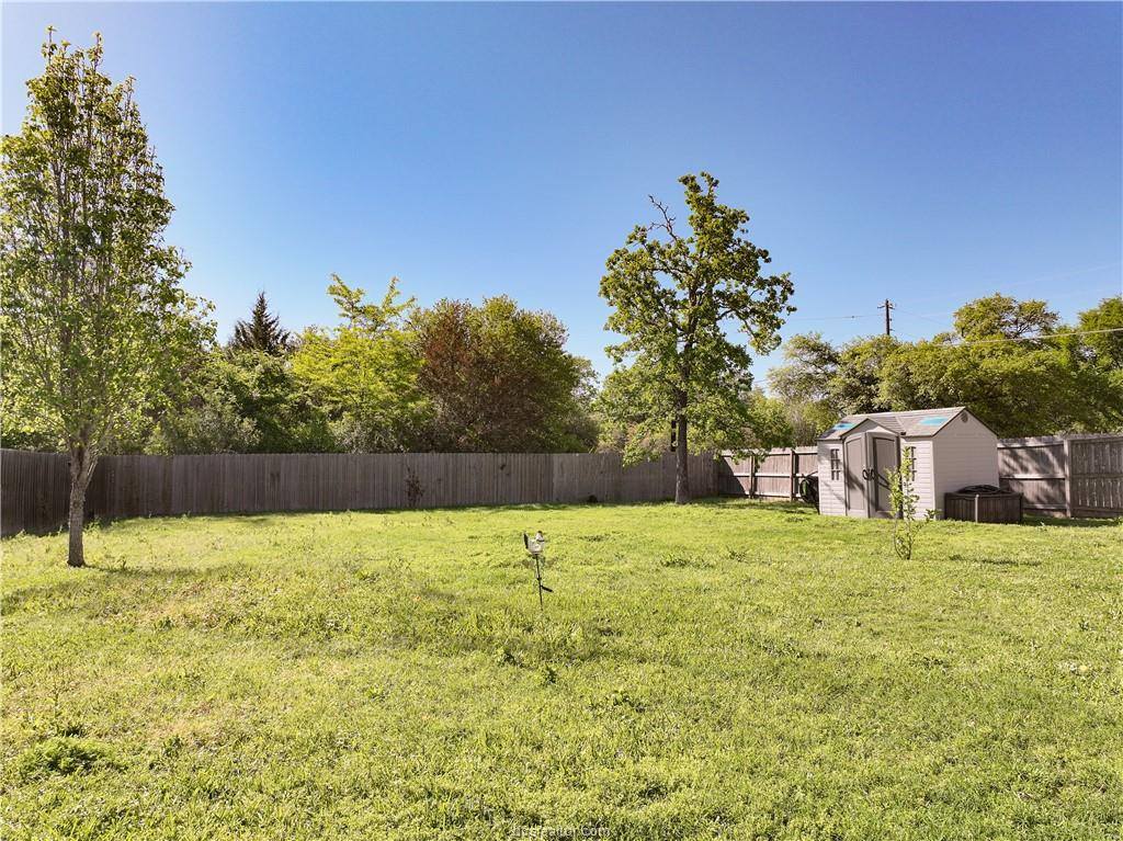 2004 Post Oak, College Station, TX 77845