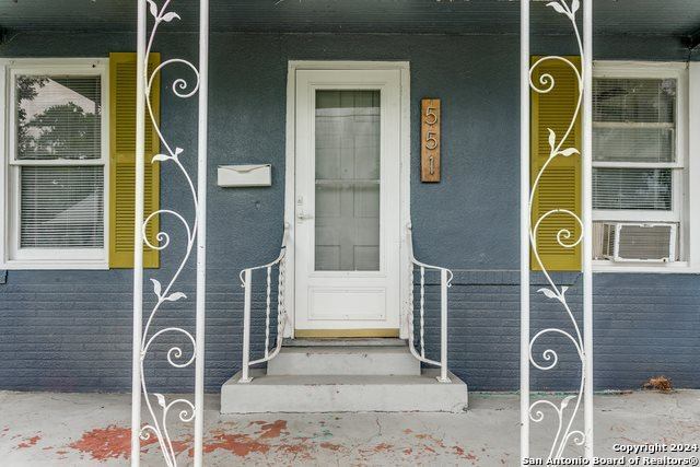 551 West Highland Blvd, San Antonio, TX 78210