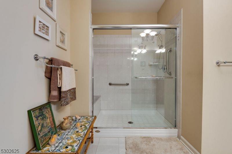 28 Zachary Way, Mount Arlington, NJ 07856