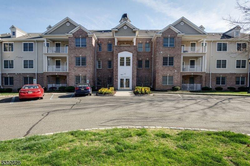 28 Zachary Way, Mount Arlington, NJ 07856