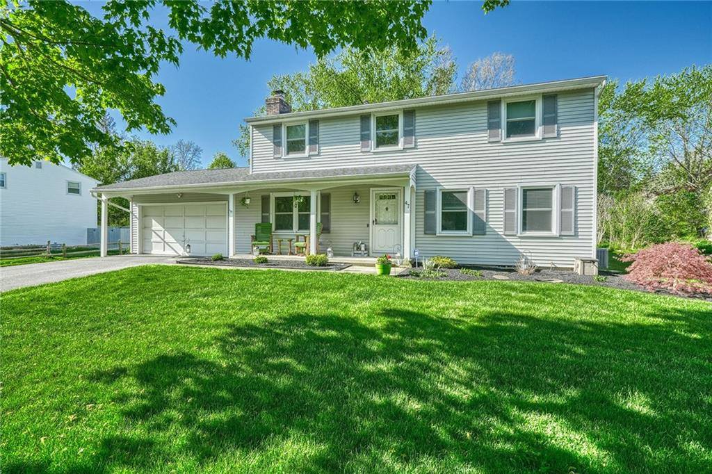 47 Squirrels Heath Rd, Perinton, NY 14450