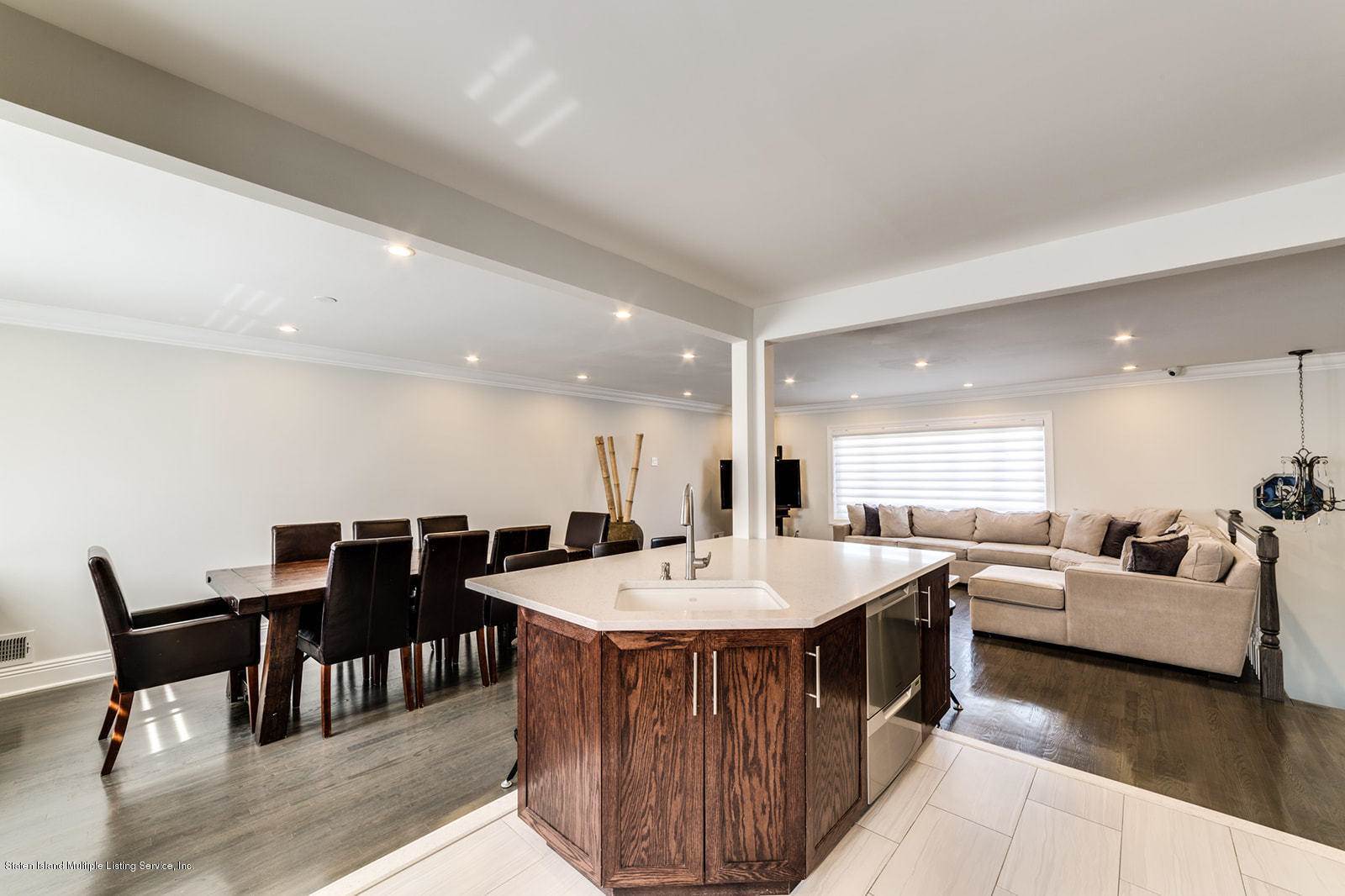 28 Juni Court, Staten Island, NY 10314