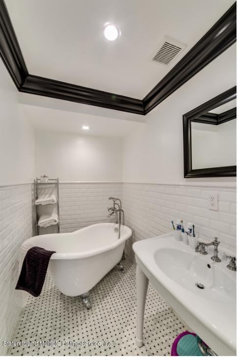 28 Juni Court, Staten Island, NY 10314