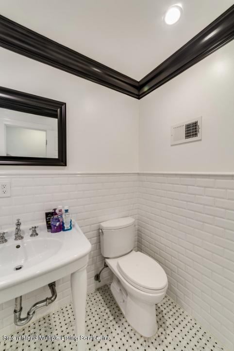 28 Juni Court, Staten Island, NY 10314