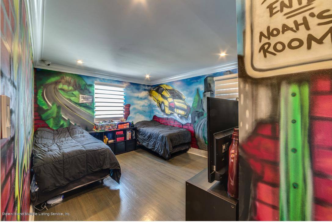 28 Juni Court, Staten Island, NY 10314