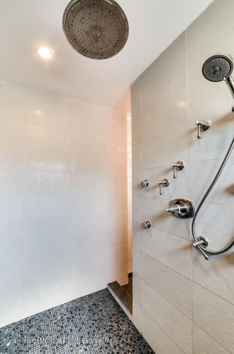 28 Juni Court, Staten Island, NY 10314