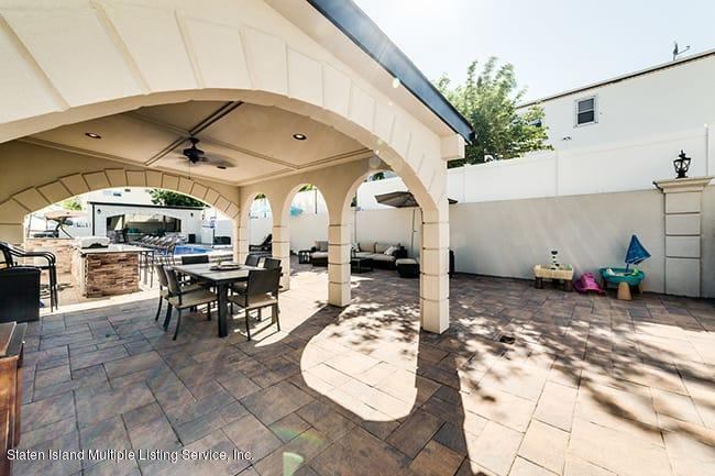 28 Juni Court, Staten Island, NY 10314