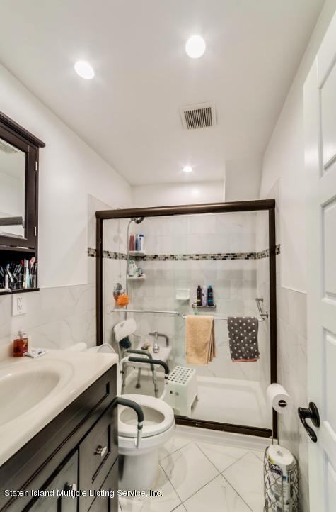 28 Juni Court, Staten Island, NY 10314