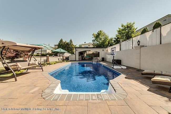 28 Juni Court, Staten Island, NY 10314