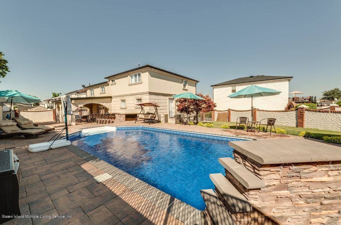 28 Juni Court, Staten Island, NY 10314