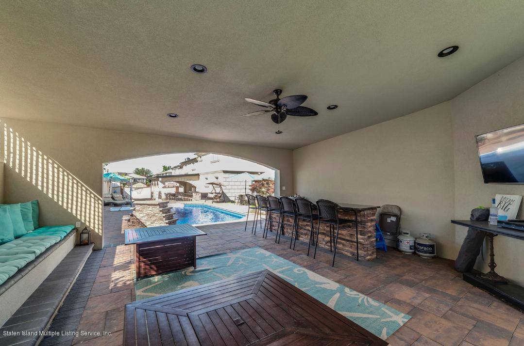 28 Juni Court, Staten Island, NY 10314