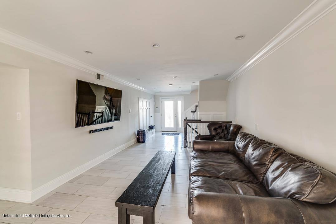 28 Juni Court, Staten Island, NY 10314