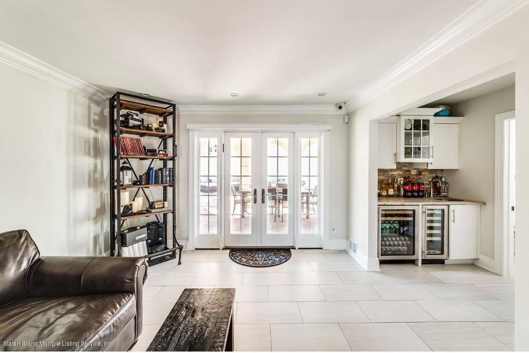 28 Juni Court, Staten Island, NY 10314