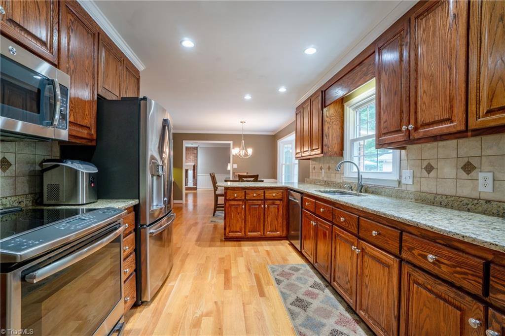 5929 Woodfield Drive, Kernersville, NC 27284