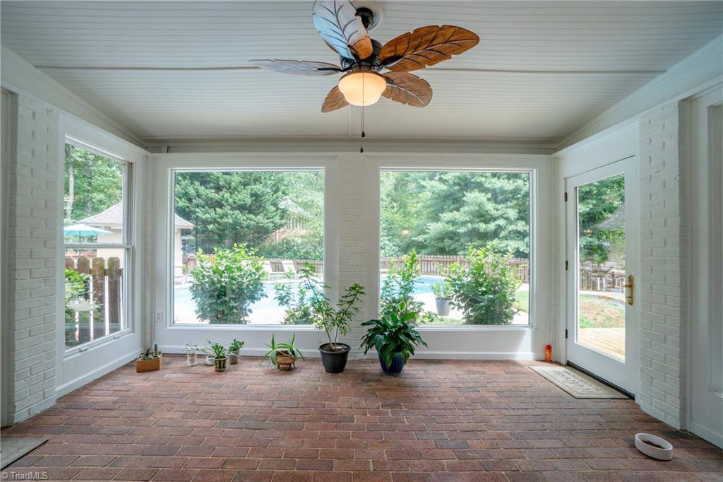 5929 Woodfield Drive, Kernersville, NC 27284