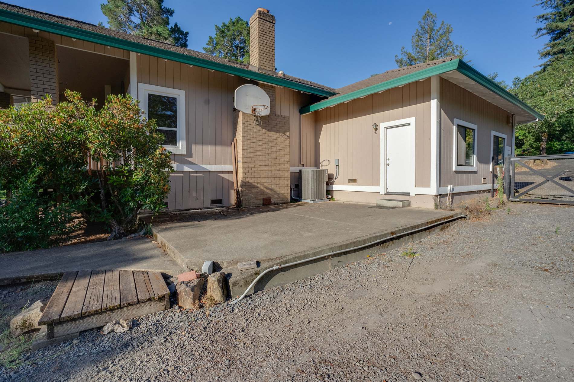 1700 Manzanita Avenue, Santa Rosa, CA 95404