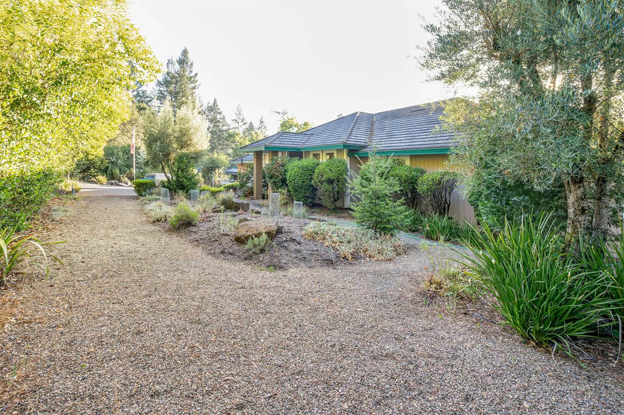 1700 Manzanita Avenue, Santa Rosa, CA 95404