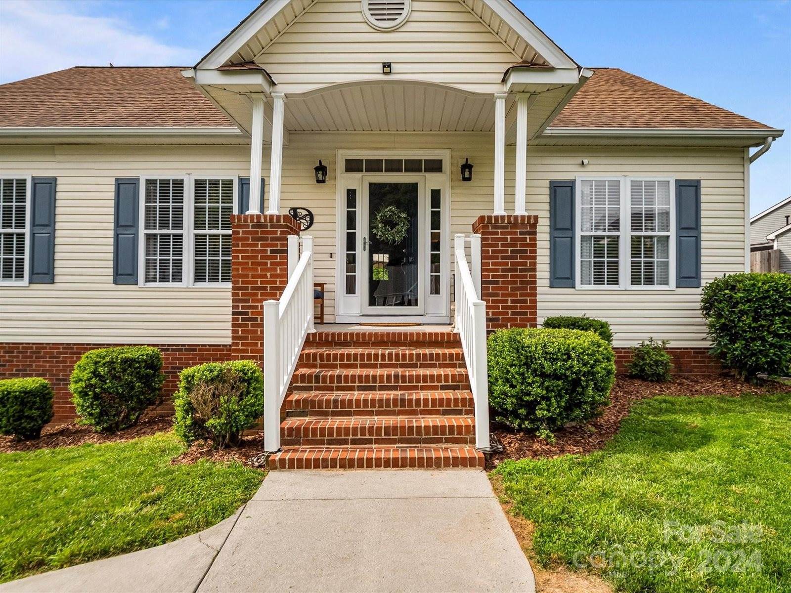 108 Arbridge Court, Mount Holly, NC 28120