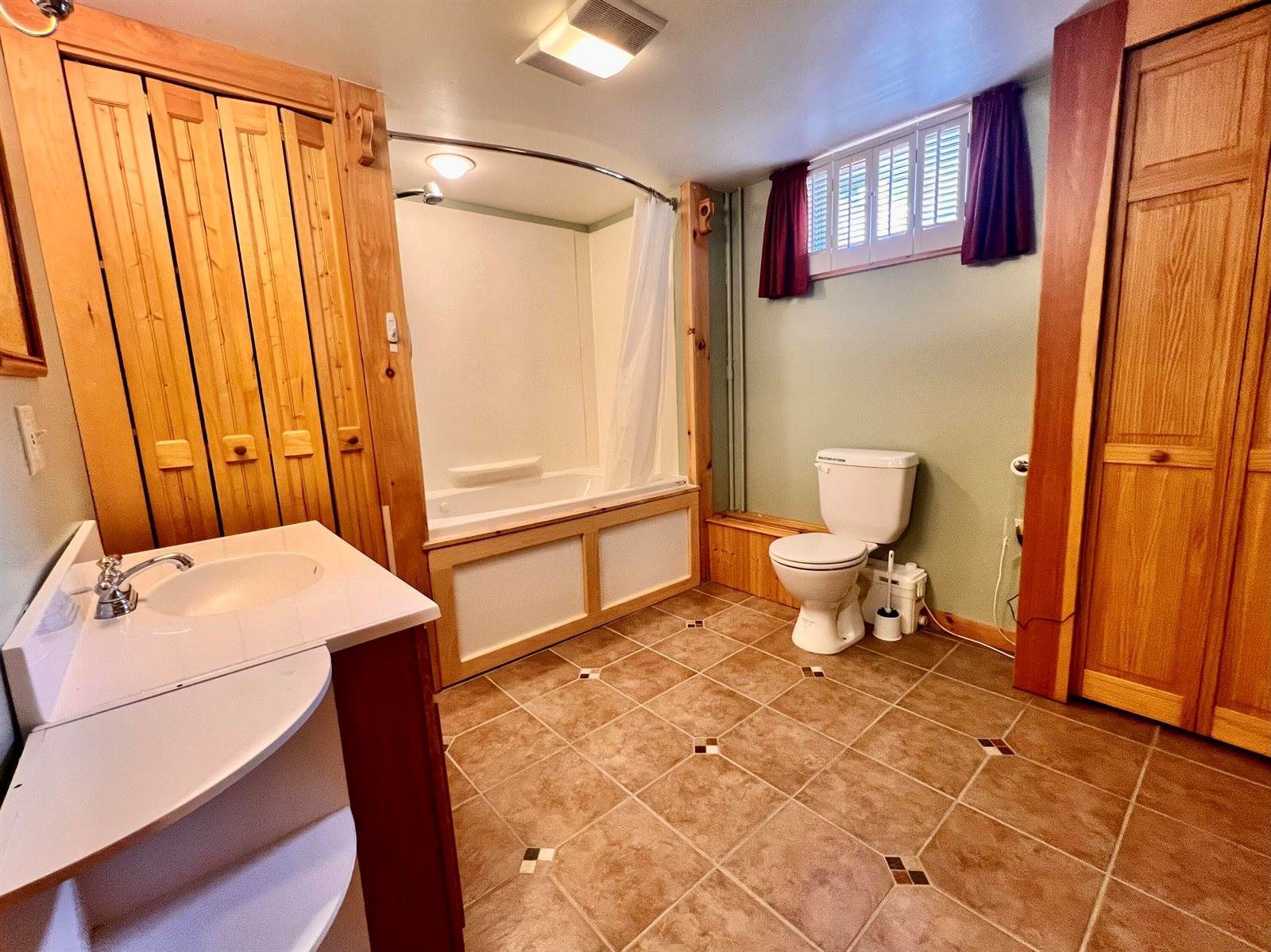 57 Goose Cove Road, Trenton, ME 04605