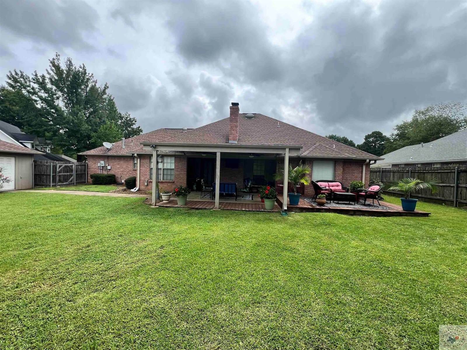 415 Whippoorwill Ln, Wake Village, TX 75501