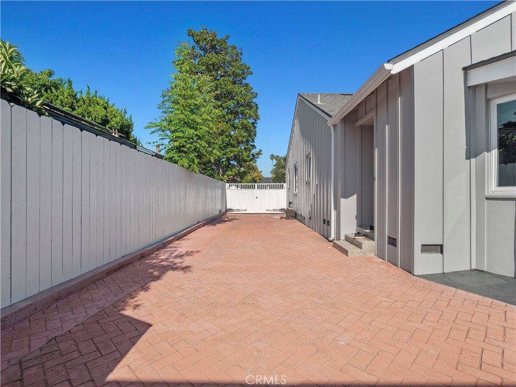 4943 Mammoth Avenue, Sherman Oaks, CA 91423