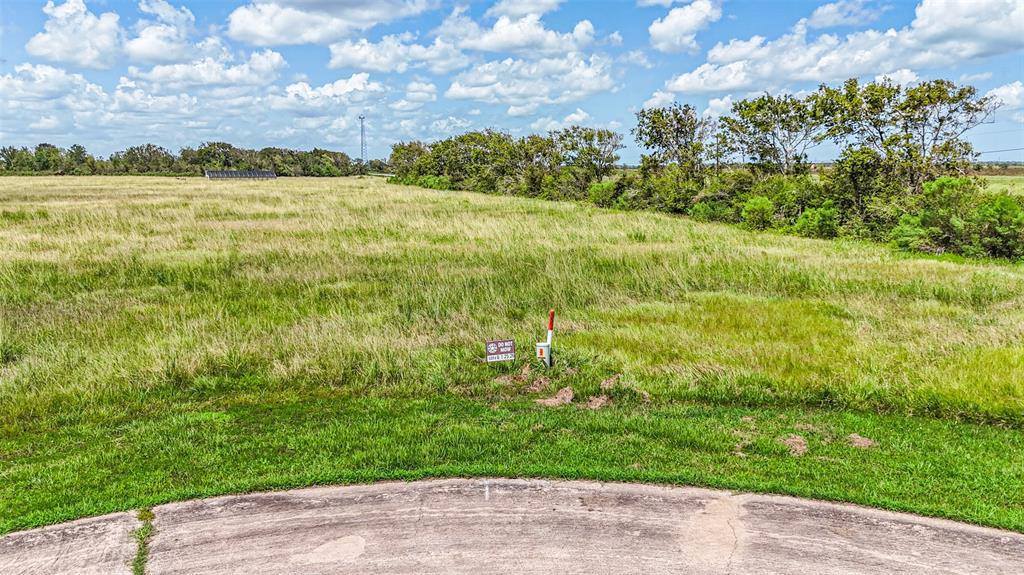 000 Apache Trail, Angleton, TX 77515