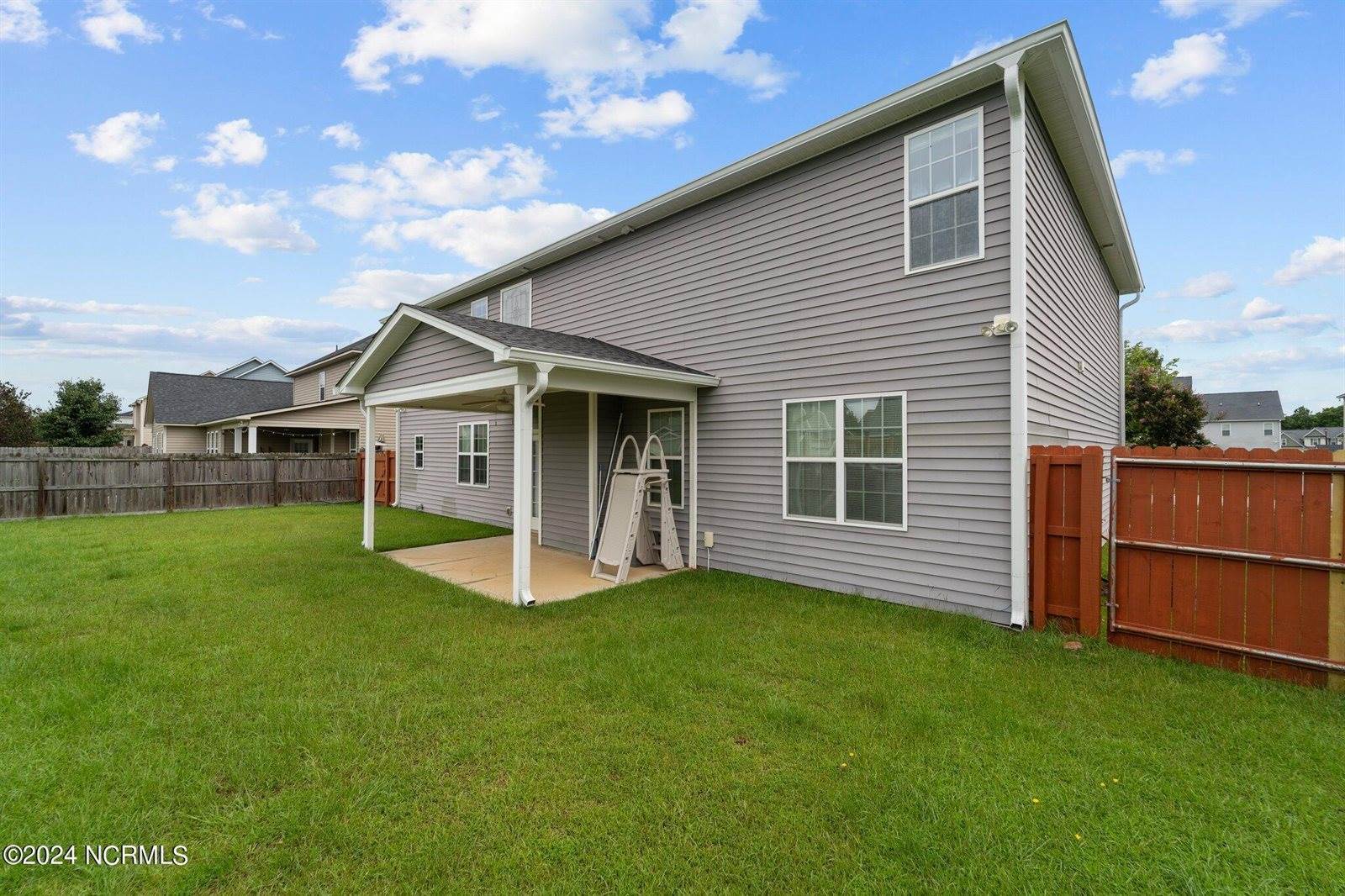 221 Fountain Grove Drive, Raeford, NC 28376