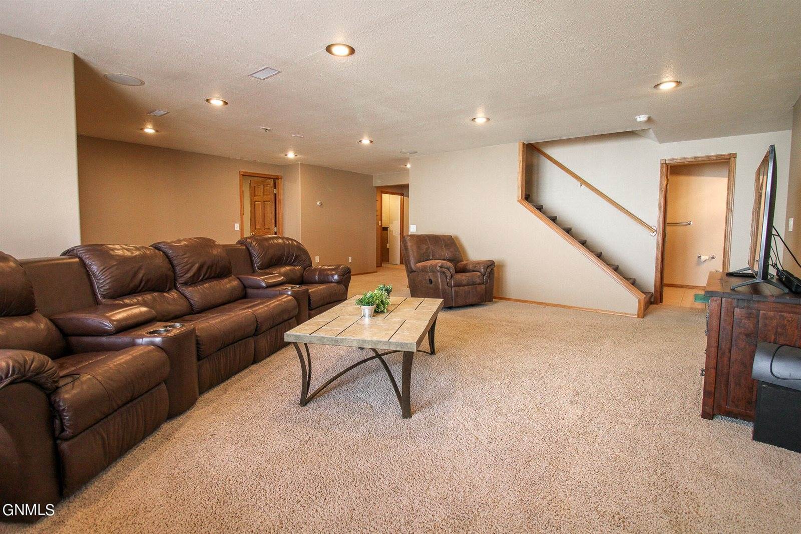 904 Cody Drive, Bismarck, ND 58503