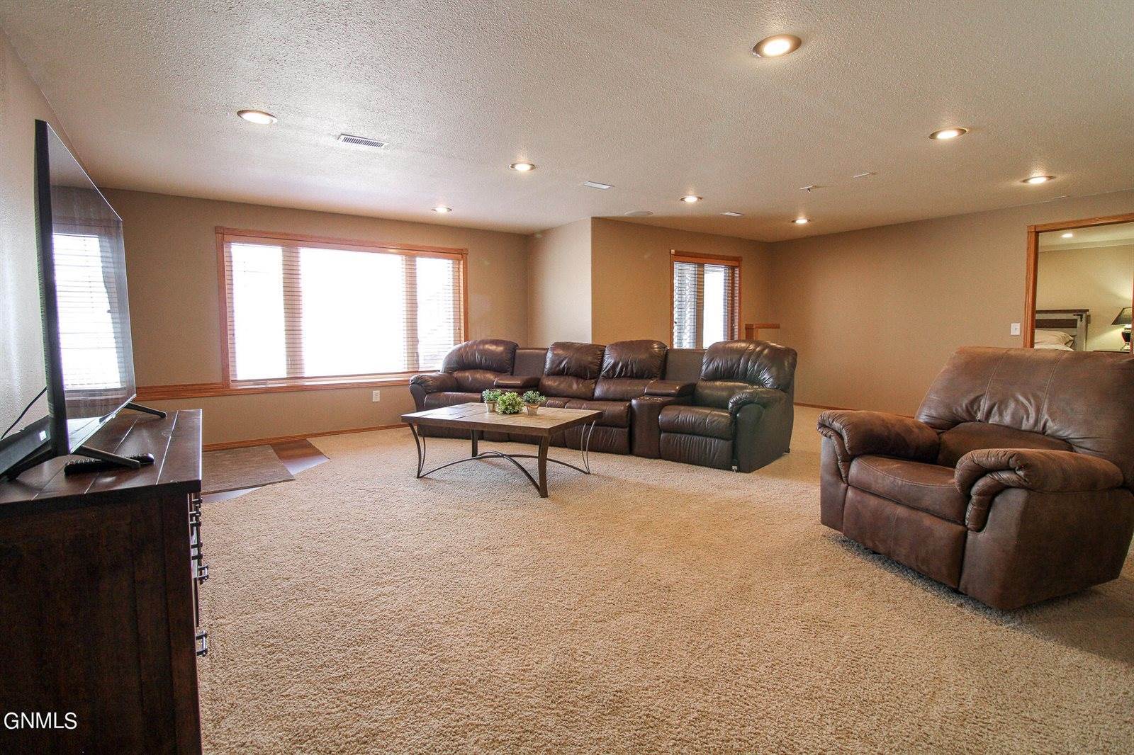 904 Cody Drive, Bismarck, ND 58503