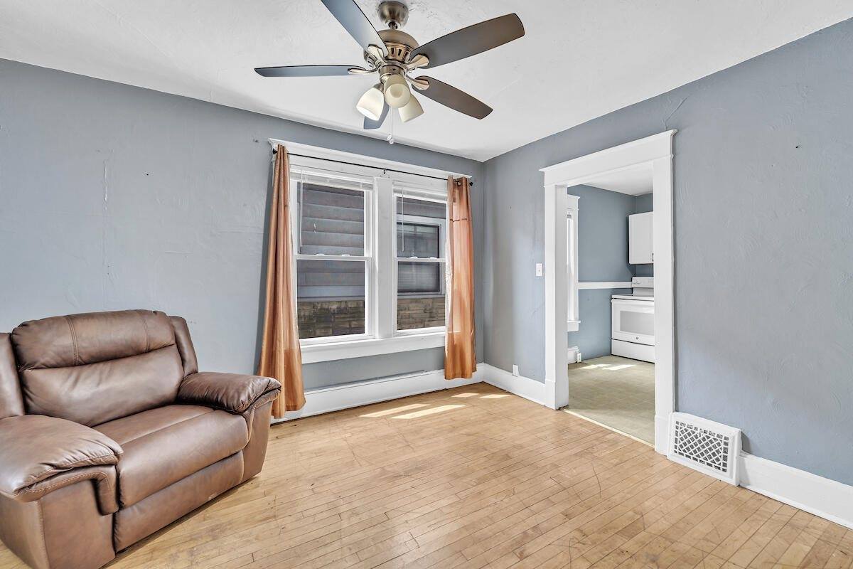 1621 South 76th St, West Allis, WI 53214