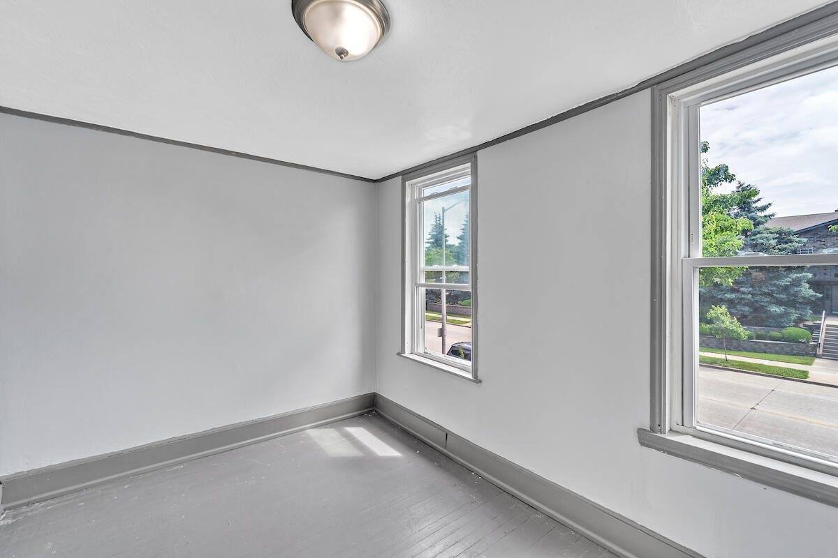 1621 South 76th St, West Allis, WI 53214