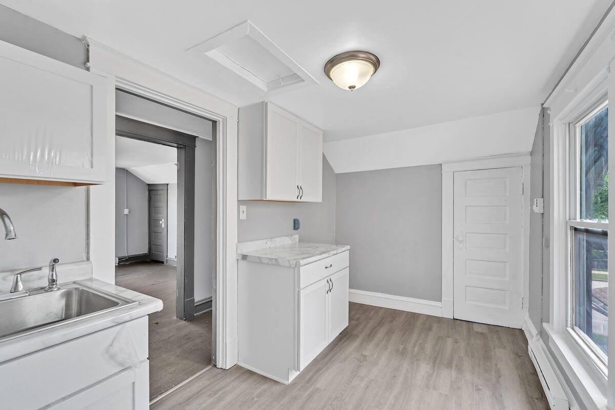 1621 South 76th St, West Allis, WI 53214