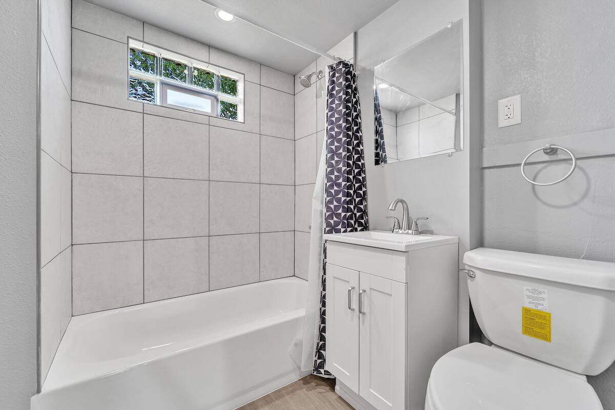 1621 South 76th St, West Allis, WI 53214