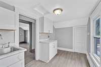 1621 South 76th St, West Allis, WI 53214