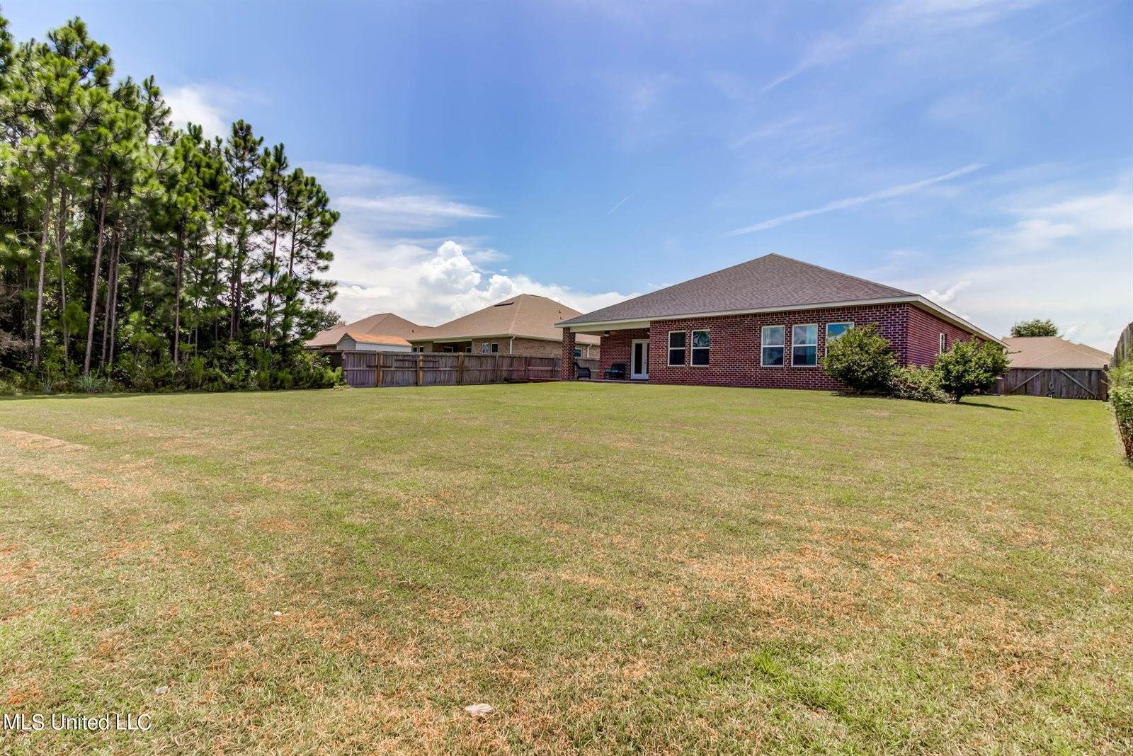 6560 Sugarcane Circle, Ocean Springs, MS 39564