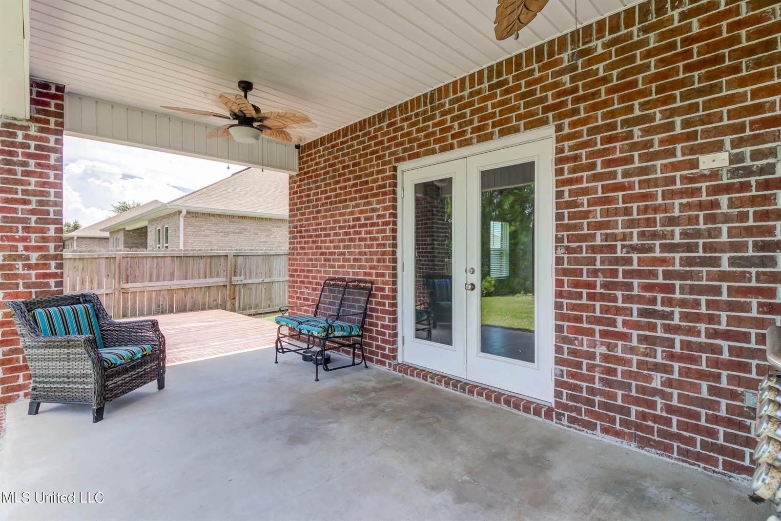 6560 Sugarcane Circle, Ocean Springs, MS 39564