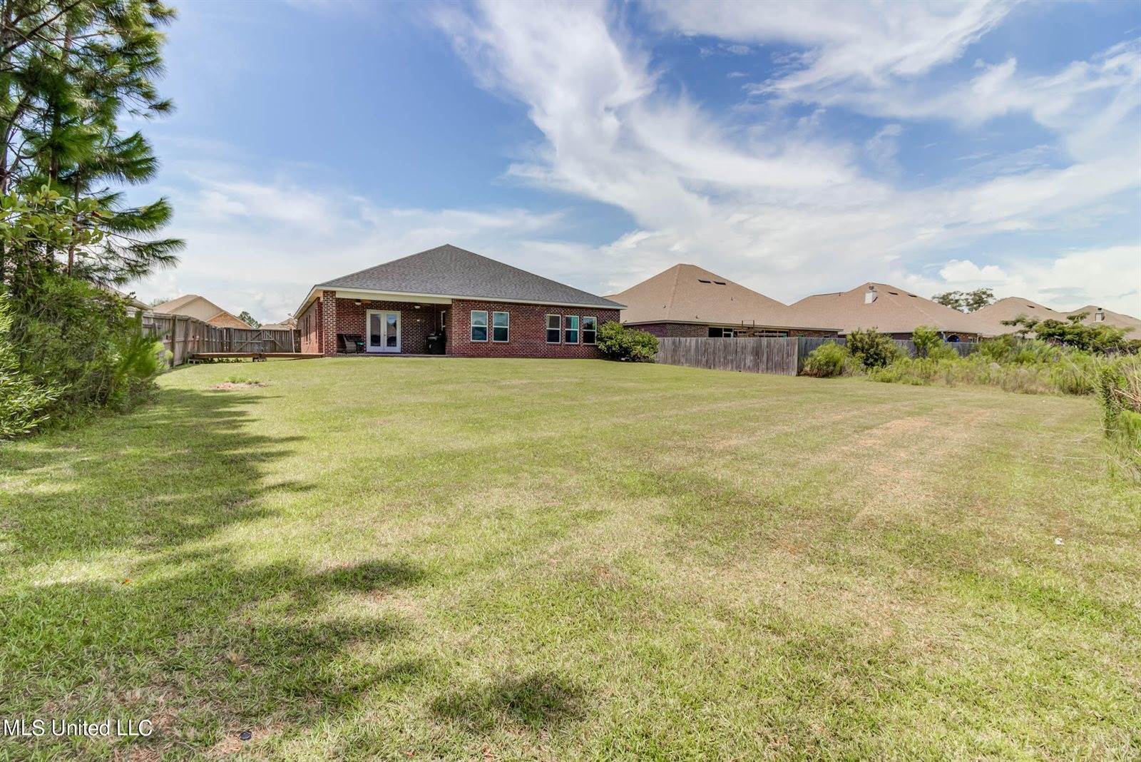 6560 Sugarcane Circle, Ocean Springs, MS 39564