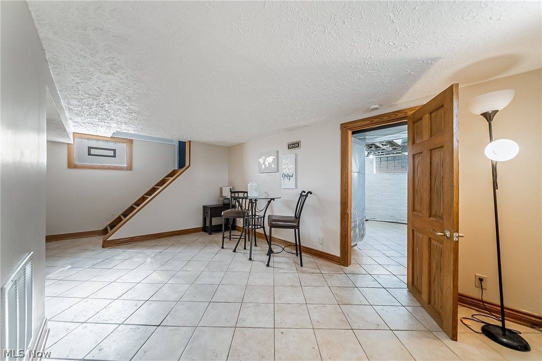 7911 Chesterfield Avenue, Cleveland, OH 44129