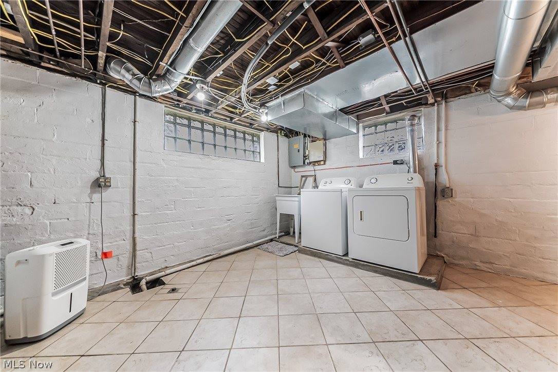 7911 Chesterfield Avenue, Cleveland, OH 44129