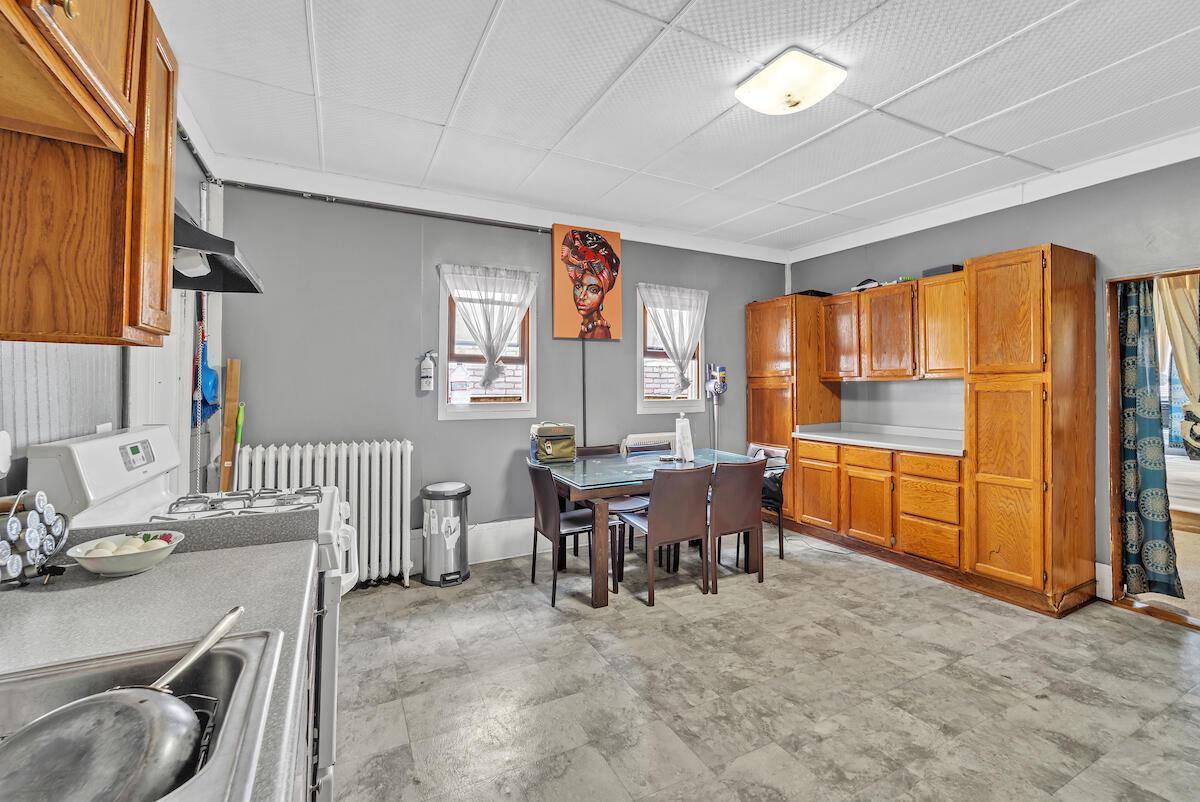 1108 W Lincoln AVENUE, Milwaukee, WI 53215