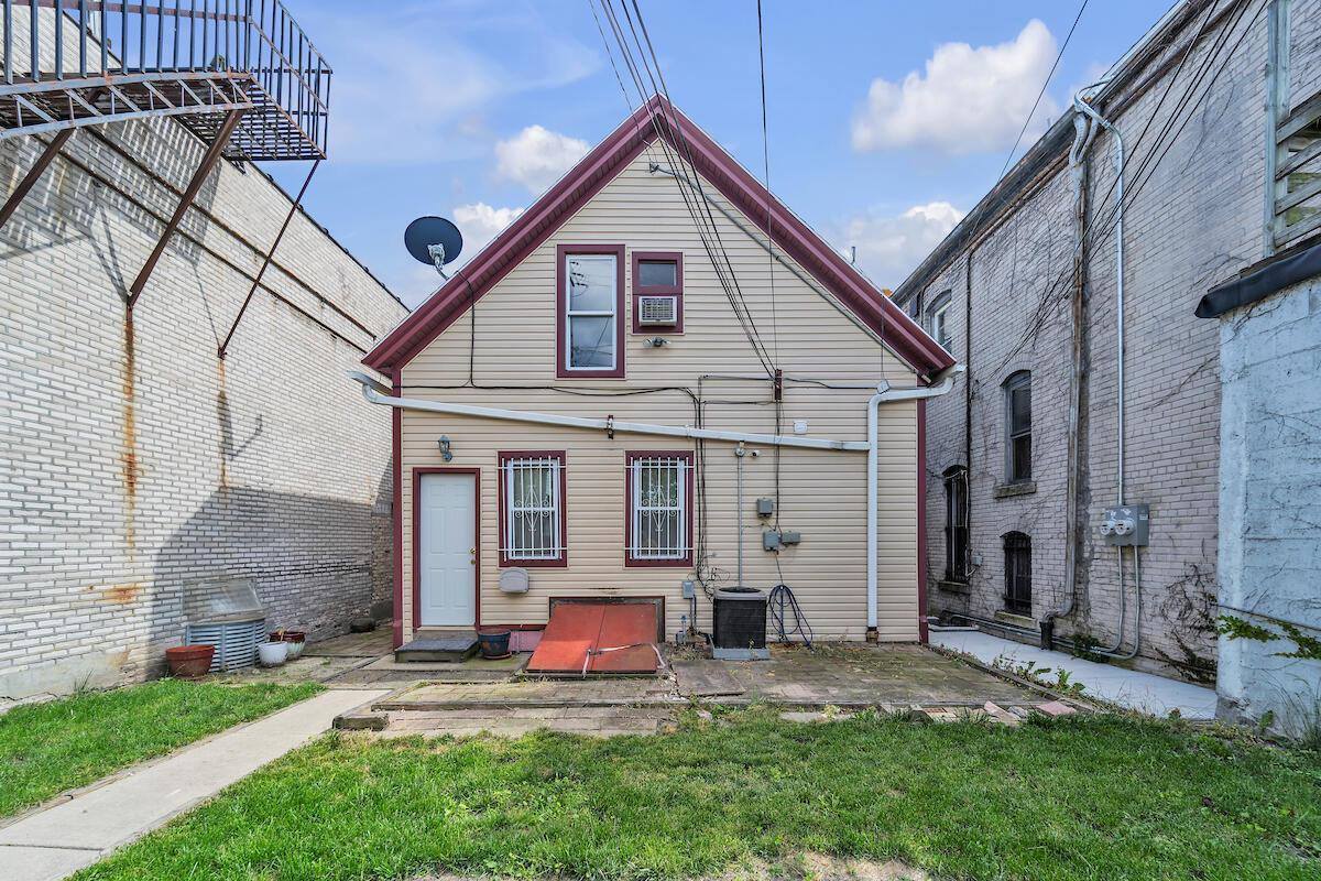 1108 W Lincoln AVENUE, Milwaukee, WI 53215
