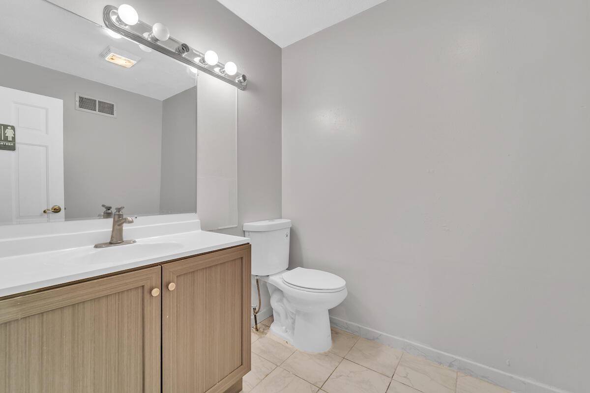 1108 W Lincoln AVENUE, Milwaukee, WI 53215