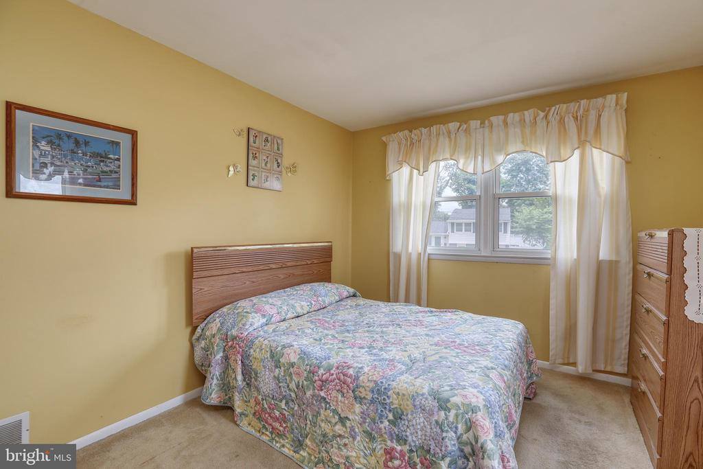 27 Wardman Avenue, Ewing, NJ 08638