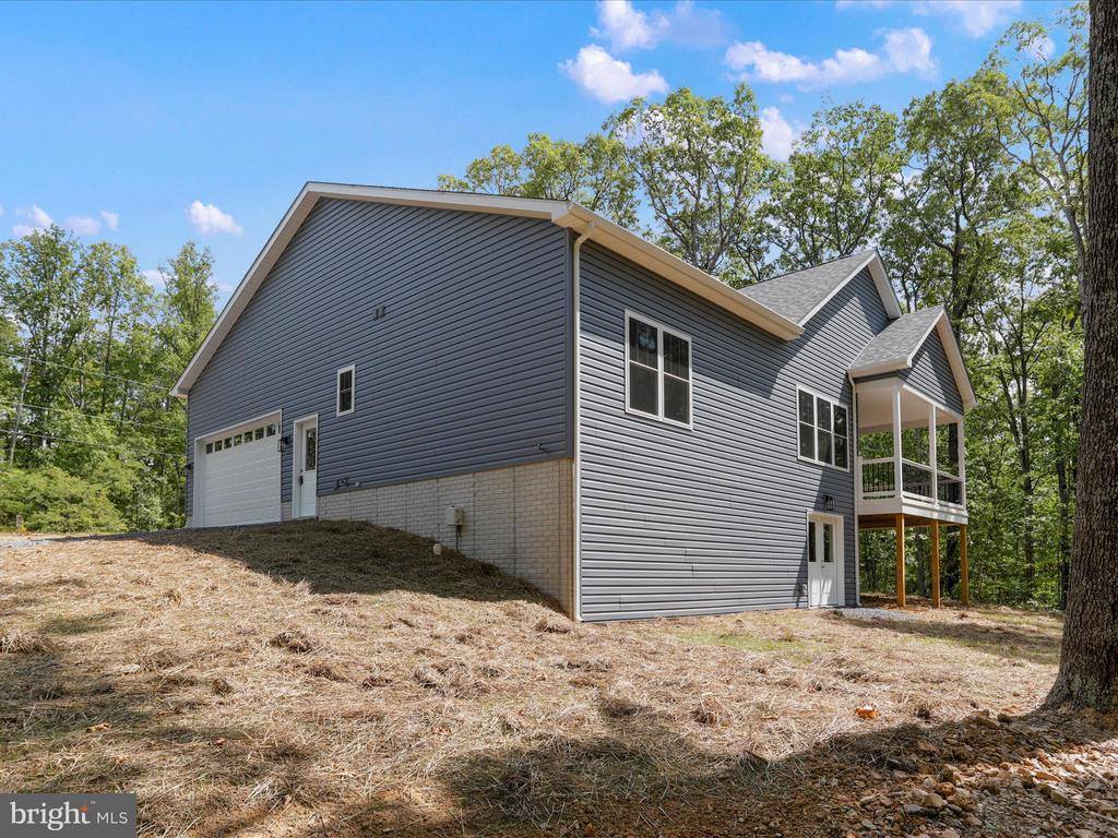 34 Canoles Lane, Berkeley Springs, WV 25411