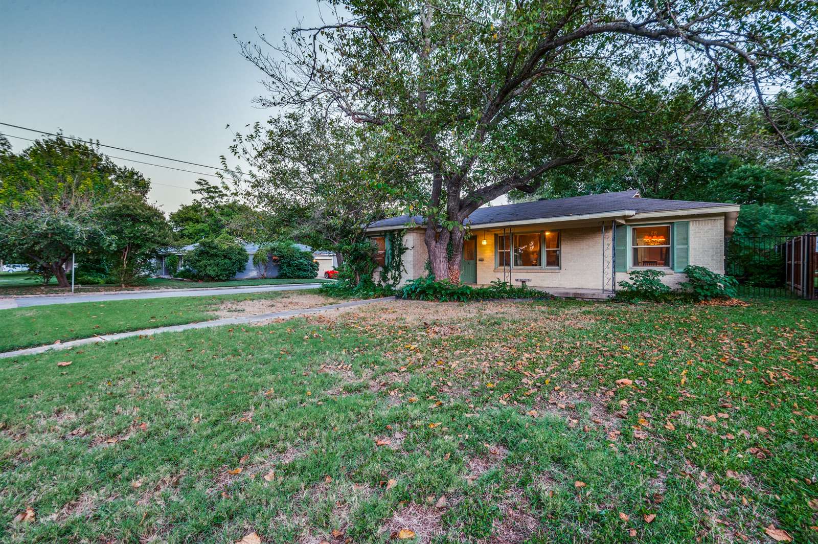 5501 Dennis Avenue, Fort Worth, TX 76114