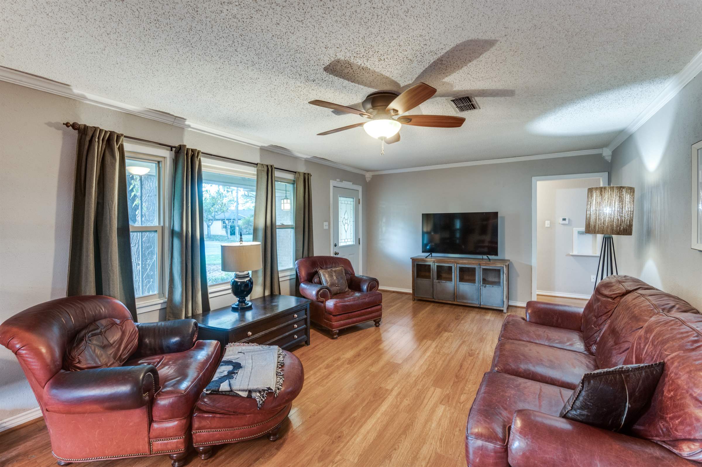 5501 Dennis Avenue, Fort Worth, TX 76114